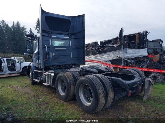 4V4WC9EG9LN261814 Volvo VNR