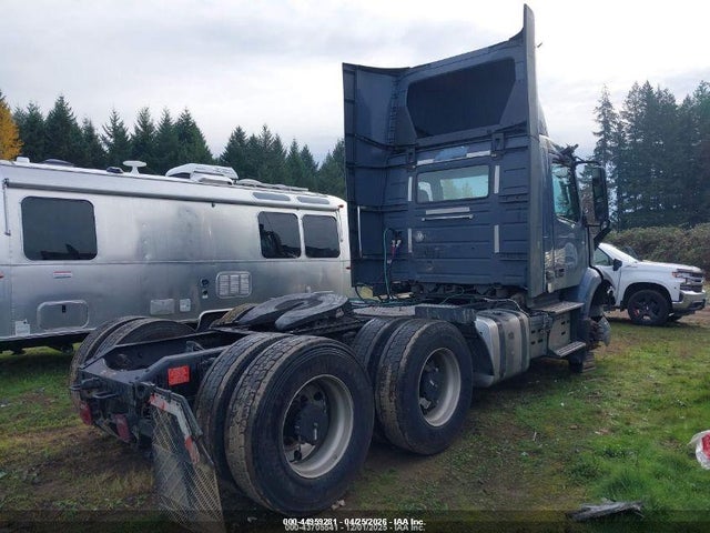 4V4WC9EG9LN261814 Volvo VNR