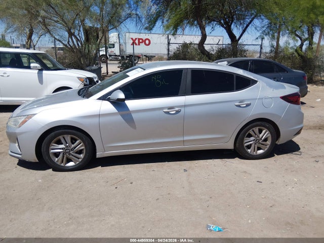 5NPD84LF2KH435853 Hyundai ELANTRA SEL