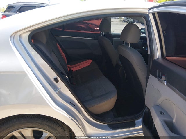 5NPD84LF2KH435853 Hyundai ELANTRA SEL