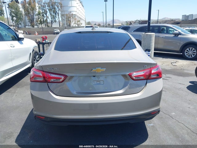 1G1ZD5ST2NF132531 Chevrolet Malibu Fwd Lt