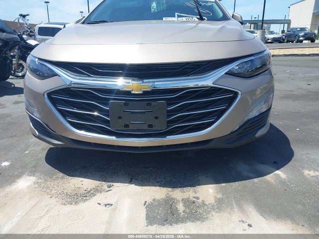 1G1ZD5ST2NF132531 Chevrolet Malibu Fwd Lt