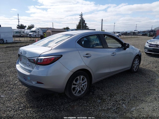 3MYDLBYV9HY174172 Toyota YARIS IA