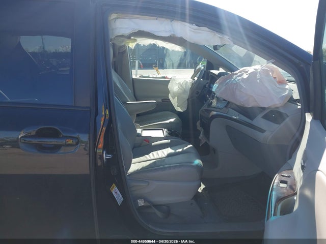 Aukcja sprzedaży 2011 Toyota Sienna Xle V6, vin: 5TDYK3DC4BS056977, numer aukcji: 44959644