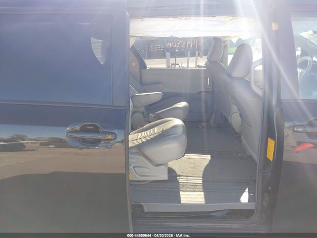 Aukcja sprzedaży 2011 Toyota Sienna Xle V6, vin: 5TDYK3DC4BS056977, numer aukcji: 44959644