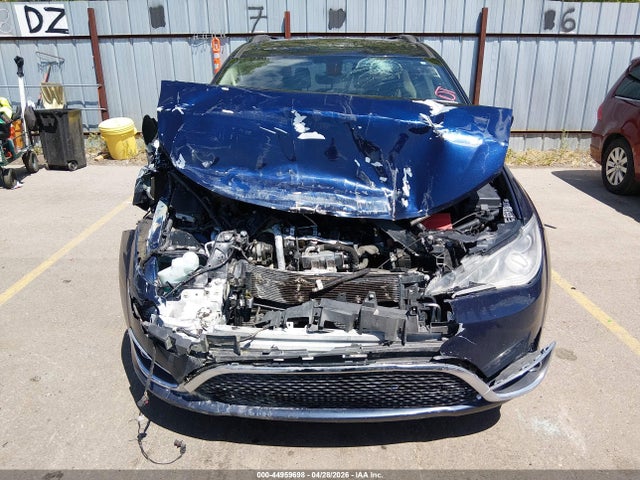 2017 Chrysler Pacifica Touring-l მანქანა იყიდება აუქციონზე, vin: 2C4RC1BG3HR795514, აუქციონის ნომერი: 44959698