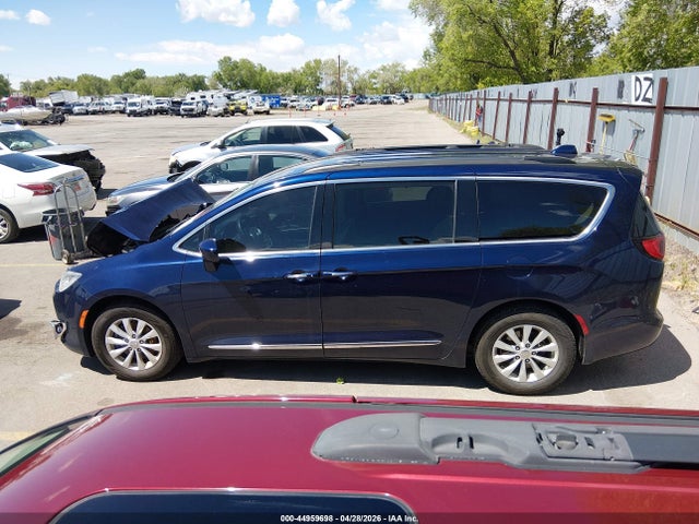 2017 Chrysler Pacifica Touring-l მანქანა იყიდება აუქციონზე, vin: 2C4RC1BG3HR795514, აუქციონის ნომერი: 44959698
