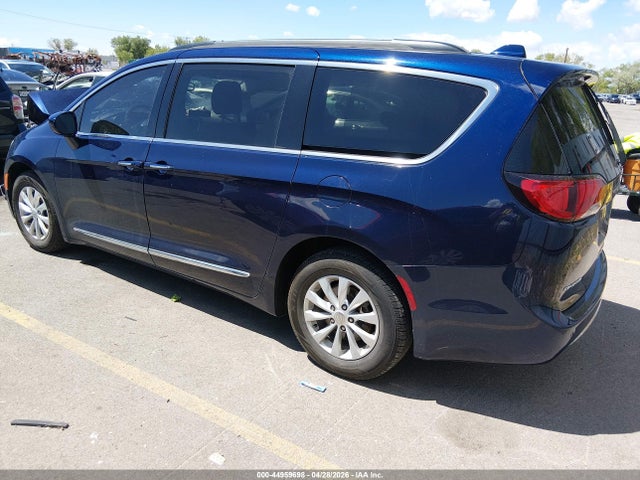 2017 Chrysler Pacifica Touring-l მანქანა იყიდება აუქციონზე, vin: 2C4RC1BG3HR795514, აუქციონის ნომერი: 44959698