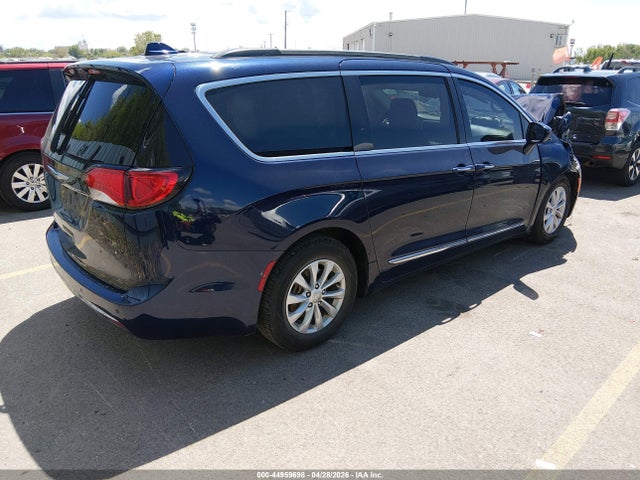 2017 Chrysler Pacifica Touring-l მანქანა იყიდება აუქციონზე, vin: 2C4RC1BG3HR795514, აუქციონის ნომერი: 44959698