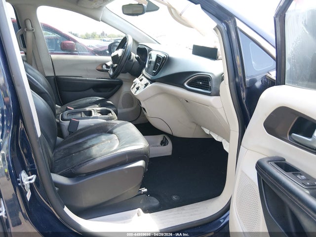 2017 Chrysler Pacifica Touring-l მანქანა იყიდება აუქციონზე, vin: 2C4RC1BG3HR795514, აუქციონის ნომერი: 44959698