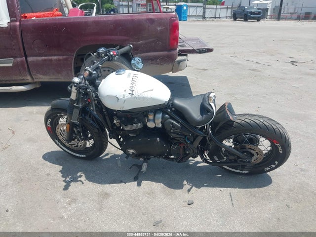 44959731 :رقم المزاد ، SMTD53HL1STCG1352 vin ، 2025 Triumph Motorcycle Bonneville Bobber مزاد بيع