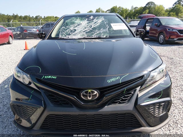 44959812 :رقم المزاد ، 4T1G11AK7MU611591 vin ، 2021 Toyota Camry Se مزاد بيع