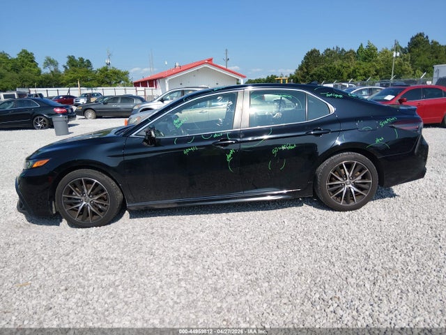 44959812 :رقم المزاد ، 4T1G11AK7MU611591 vin ، 2021 Toyota Camry Se مزاد بيع