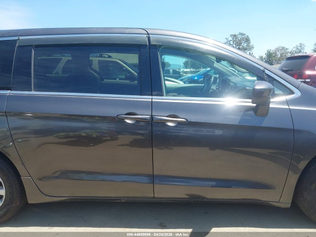2C4RC1DG5HR611378 Chrysler Pacifica Touring