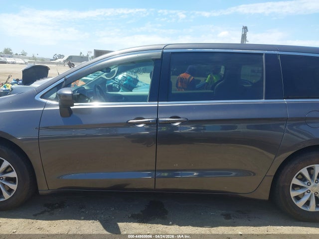 2C4RC1DG5HR611378 Chrysler Pacifica Touring