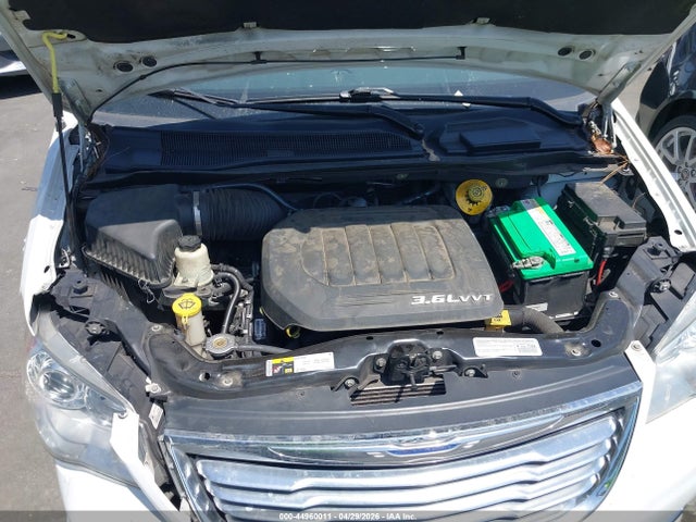 2C4RC1GG3FR617835 Chrysler Town &amp; Country Limited Platinum