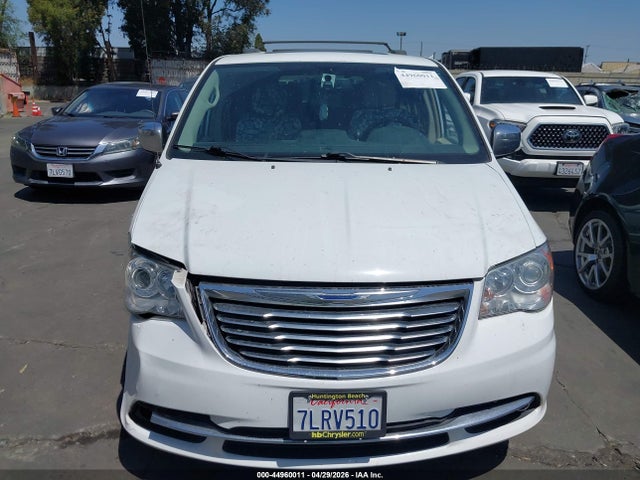 2C4RC1GG3FR617835 Chrysler Town &amp; Country Limited Platinum