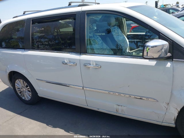 2C4RC1GG3FR617835 Chrysler Town &amp; Country Limited Platinum