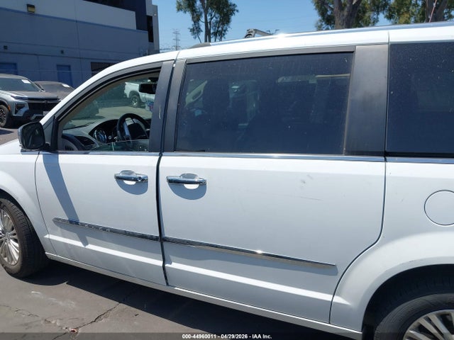 2C4RC1GG3FR617835 Chrysler Town &amp; Country Limited Platinum