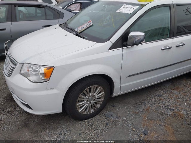 2C4RC1GG3FR617835 Chrysler Town &amp; Country Limited Platinum