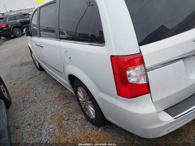 2C4RC1GG3FR617835 Chrysler Town &amp; Country Limited Platinum