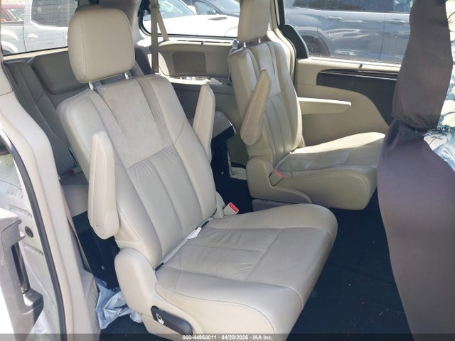 2C4RC1GG3FR617835 Chrysler Town &amp; Country Limited Platinum