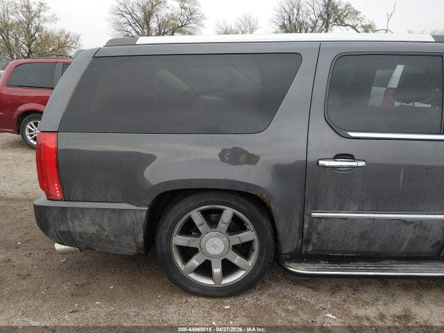 Продажа на аукционе авто 2011 Cadillac Escalade Esv Luxury, vin: 1GYS4HEF1BR245245, номер лота: 44960015