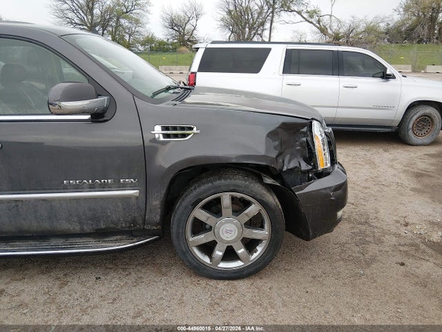 Продажа на аукционе авто 2011 Cadillac Escalade Esv Luxury, vin: 1GYS4HEF1BR245245, номер лота: 44960015