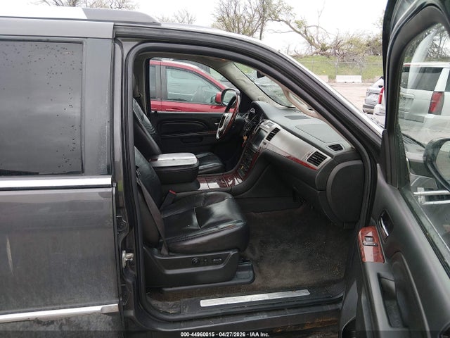 Продажа на аукционе авто 2011 Cadillac Escalade Esv Luxury, vin: 1GYS4HEF1BR245245, номер лота: 44960015