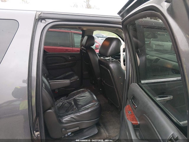 Продажа на аукционе авто 2011 Cadillac Escalade Esv Luxury, vin: 1GYS4HEF1BR245245, номер лота: 44960015