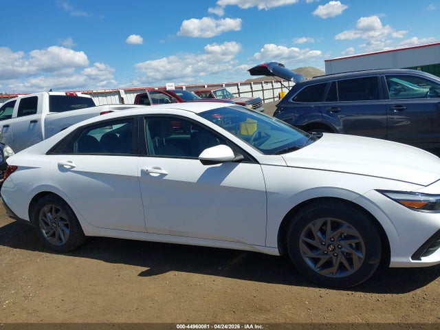 KMHLM4DG3RU775572 Hyundai ELANTRA SEL