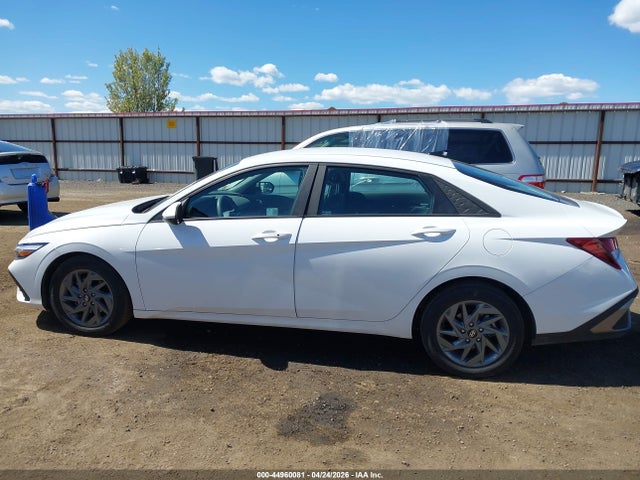 KMHLM4DG3RU775572 Hyundai ELANTRA SEL
