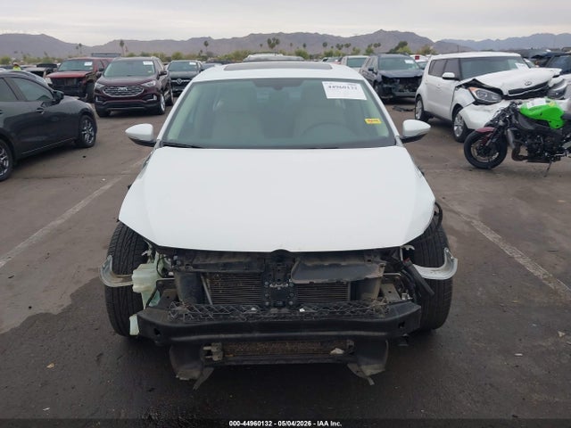 1VWBT7A33GC053332 Volkswagen Passat 1.8t Se