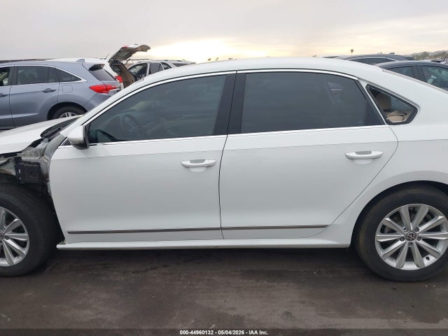 1VWBT7A33GC053332 Volkswagen Passat 1.8t Se