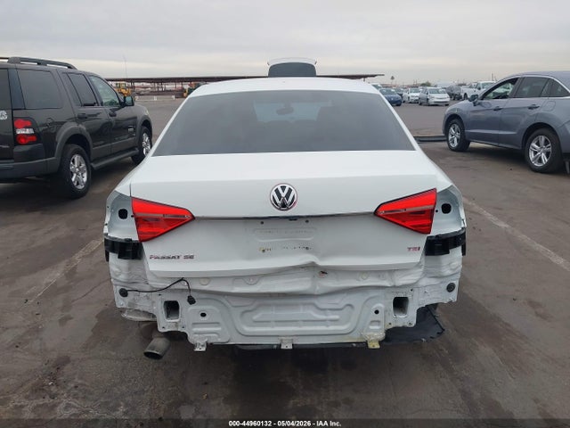 1VWBT7A33GC053332 Volkswagen Passat 1.8t Se