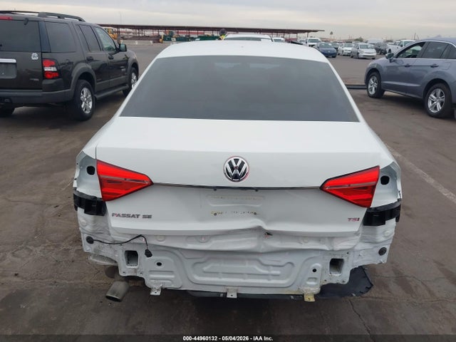 1VWBT7A33GC053332 Volkswagen Passat 1.8t Se