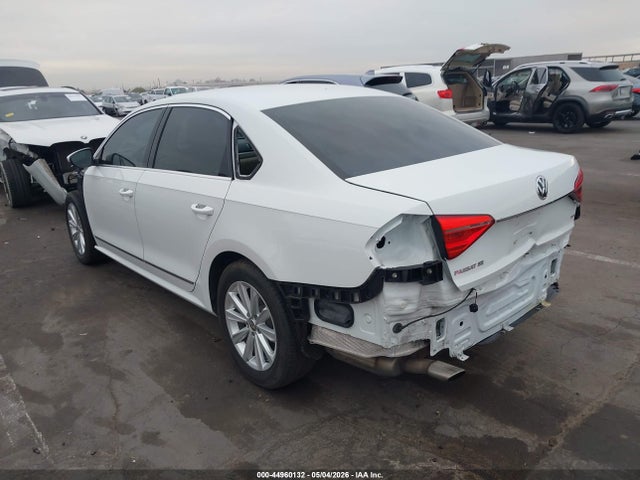 1VWBT7A33GC053332 Volkswagen Passat 1.8t Se