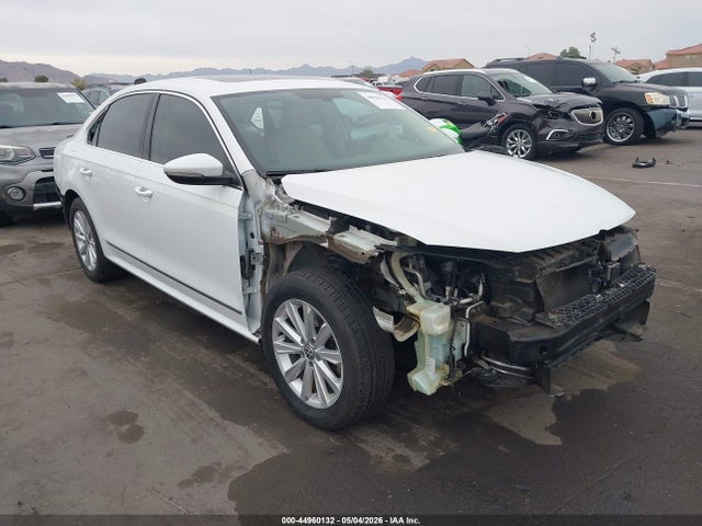 1VWBT7A33GC053332 Volkswagen Passat 1.8t Se