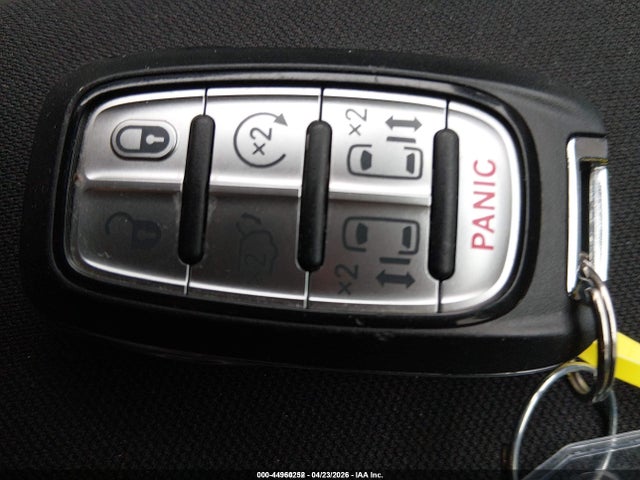 2C4RC1CG6NR127748 Chrysler Voyager Lx