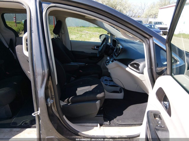 2C4RC1CG6NR127748 Chrysler Voyager Lx