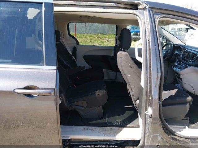 2C4RC1CG6NR127748 Chrysler Voyager Lx