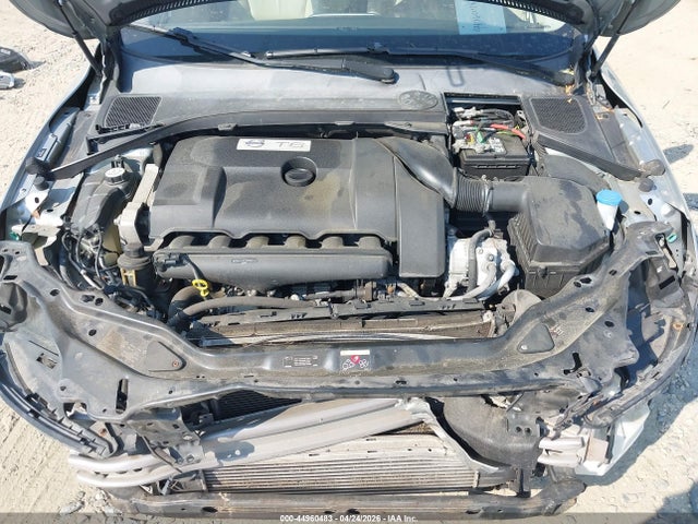 44960483 :رقم المزاد ، YV4902DZ2B2181005 vin ، 2011 Volvo Xc60 T6/t6 R-design مزاد بيع