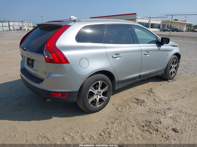 44960483 :رقم المزاد ، YV4902DZ2B2181005 vin ، 2011 Volvo Xc60 T6/t6 R-design مزاد بيع