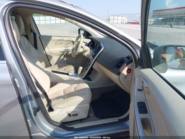 44960483 :رقم المزاد ، YV4902DZ2B2181005 vin ، 2011 Volvo Xc60 T6/t6 R-design مزاد بيع
