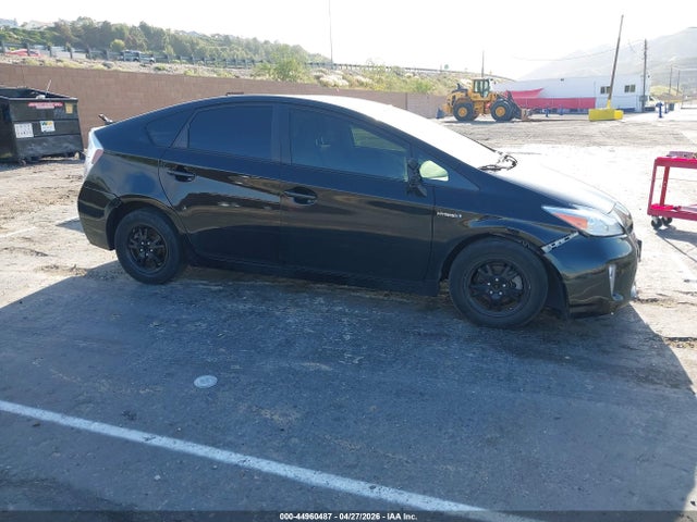 Toyota Prius Three 2015 JTDKN3DUXF0456864 Image 13
