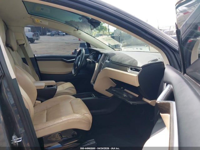 44960565 :رقم المزاد ، 5YJXCBE26GF015383 vin ، 2016 Tesla Model X 60d/70d/75d/90d/p100d مزاد بيع