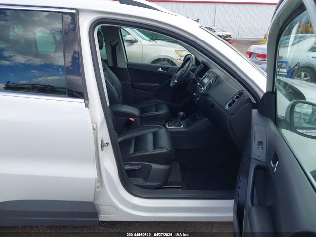 44960610 :رقم المزاد ، WVGAV7AX6BW505434 vin ، 2011 Volkswagen Tiguan Sel مزاد بيع