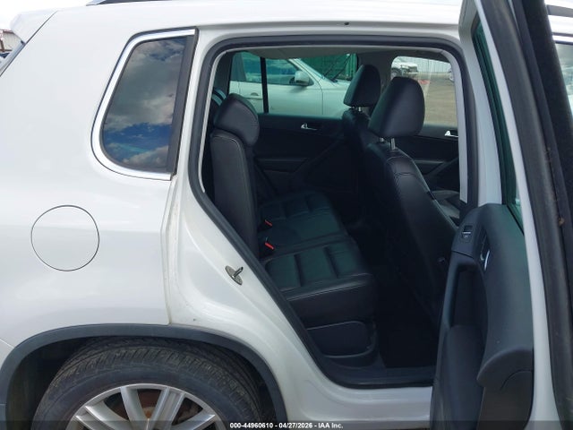 44960610 :رقم المزاد ، WVGAV7AX6BW505434 vin ، 2011 Volkswagen Tiguan Sel مزاد بيع