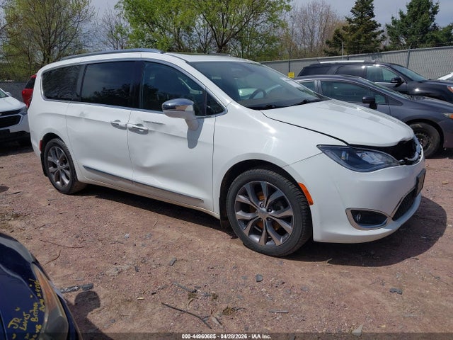 2017 Chrysler Pacifica Limited მანქანა იყიდება აუქციონზე, vin: 2C4RC1GGXHR506640, აუქციონის ნომერი: 44960685