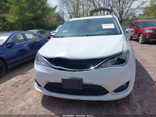 Продажа на аукционе авто 2017 Chrysler Pacifica Limited, vin: 2C4RC1GGXHR506640, номер лота: 44960685
